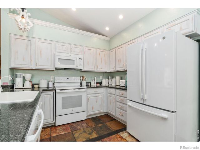 8200 S Locust Way, Centennial, CO 80112