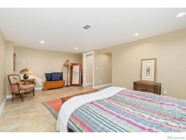 8200 S Locust Way, Centennial, CO 80112