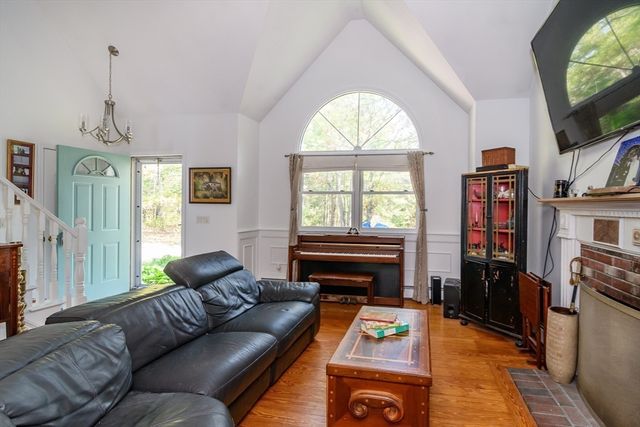 191 James Cir, Mashpee, MA 02649