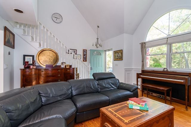 191 James Cir, Mashpee, MA 02649