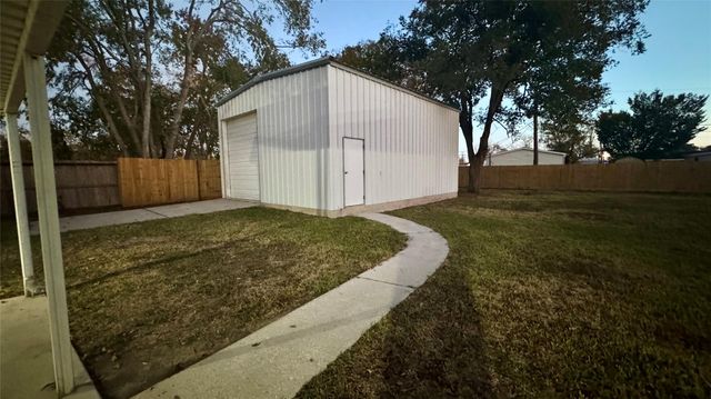 202 Massey Tompkins Road, Baytown, TX 77521