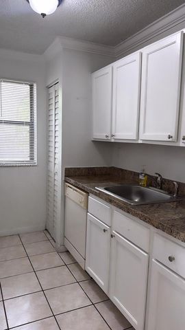 15640 SW 80th St G-104, Miami, FL 33193