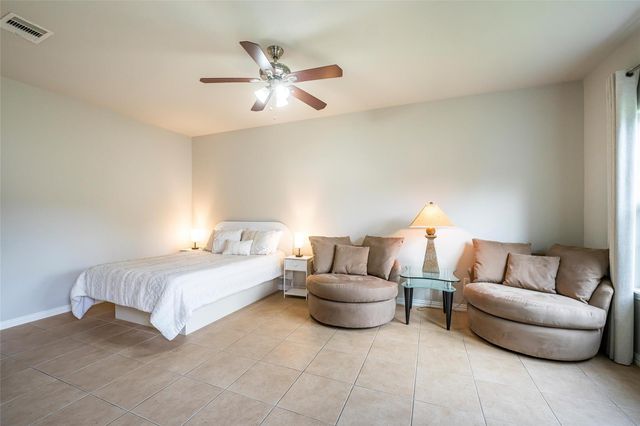 33519 Hillside Drive, Pinehurst, TX 77362
