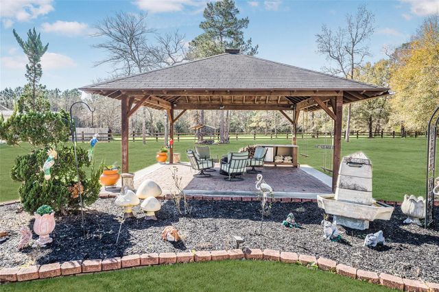 33519 Hillside Drive, Pinehurst, TX 77362
