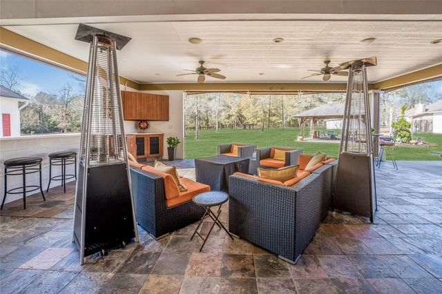 33519 Hillside Drive, Pinehurst, TX 77362