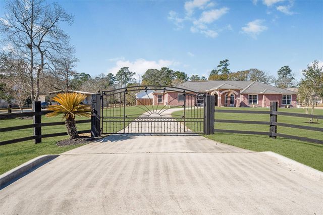 33519 Hillside Drive, Pinehurst, TX 77362