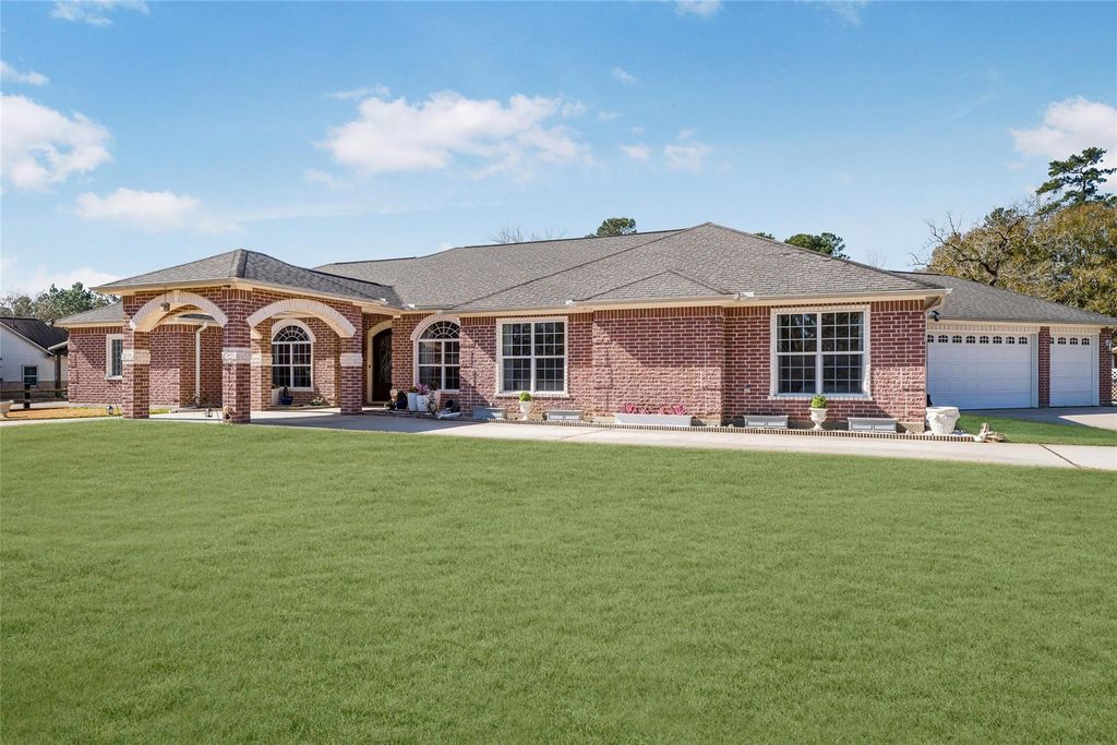 33519 Hillside Drive, Pinehurst, TX 77362