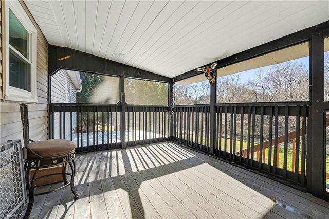 6033 Stone Bluff Drive, Clemmons, NC 27012