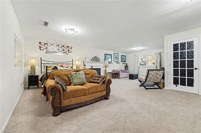 6033 Stone Bluff Drive, Clemmons, NC 27012