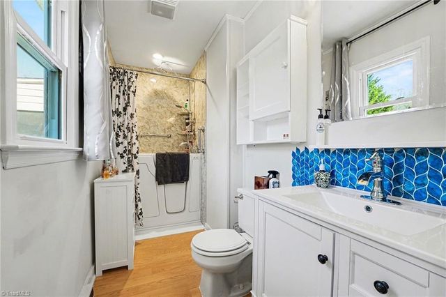 6033 Stone Bluff Drive, Clemmons, NC 27012