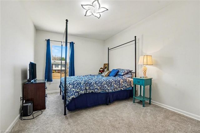 6033 Stone Bluff Drive, Clemmons, NC 27012