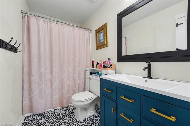 6033 Stone Bluff Drive, Clemmons, NC 27012