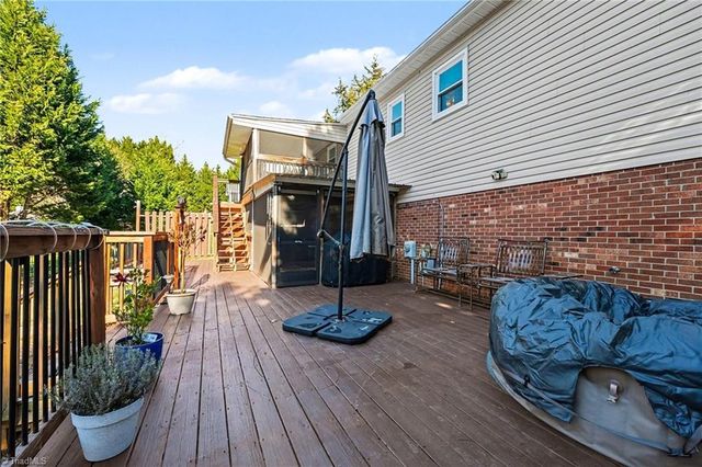 6033 Stone Bluff Drive, Clemmons, NC 27012