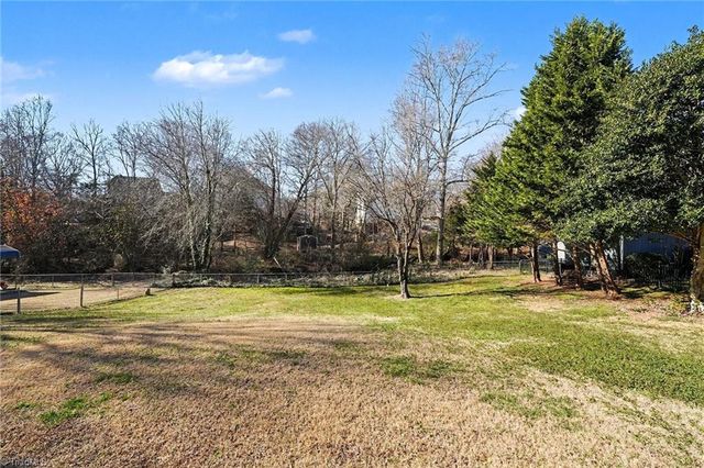 6033 Stone Bluff Drive, Clemmons, NC 27012