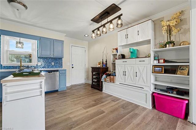 6033 Stone Bluff Drive, Clemmons, NC 27012