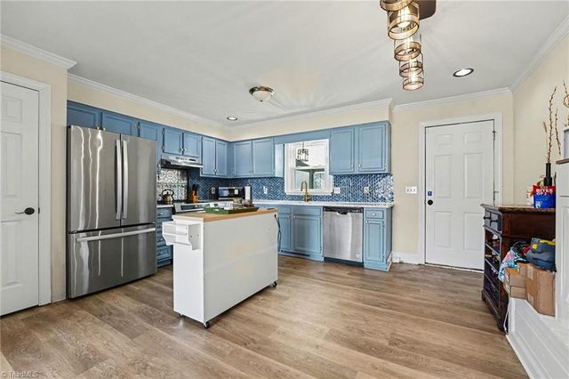 6033 Stone Bluff Drive, Clemmons, NC 27012