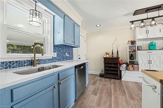 6033 Stone Bluff Drive, Clemmons, NC 27012