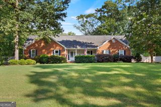 154 Robbens Drive, Mcdonough, GA 30252