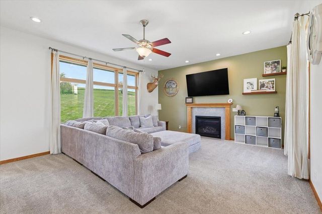 18580 TAYLOR Lane, Council Bluffs, IA 51503
