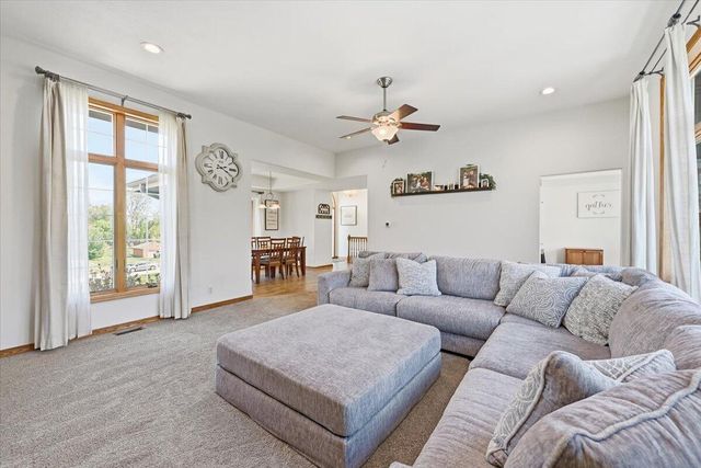 18580 TAYLOR Lane, Council Bluffs, IA 51503
