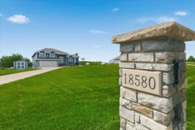 18580 TAYLOR Lane, Council Bluffs, IA 51503