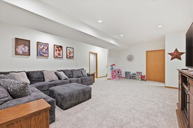 18580 TAYLOR Lane, Council Bluffs, IA 51503