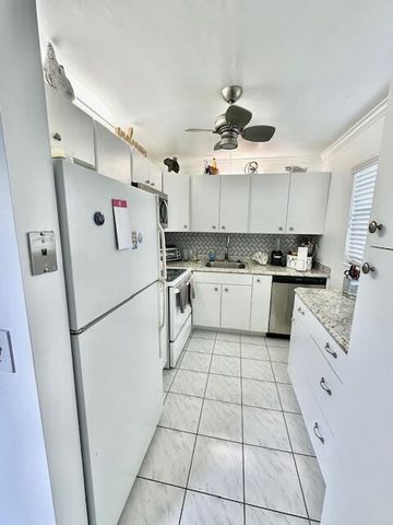 14 Fanshaw A, Boca Raton, FL 33434