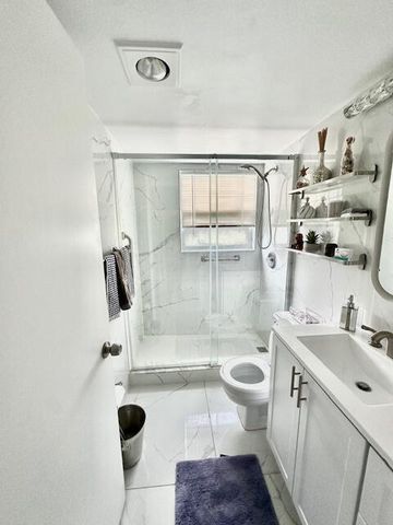 14 Fanshaw A, Boca Raton, FL 33434