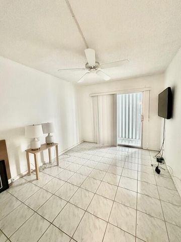 14 Fanshaw A, Boca Raton, FL 33434