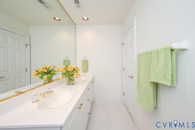 10809 Leabrook Dr, Glen Allen, VA 23059