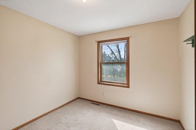 9585 72nd Street S, Cottage Grove, MN 55016