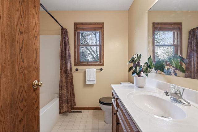 9585 72nd Street S, Cottage Grove, MN 55016