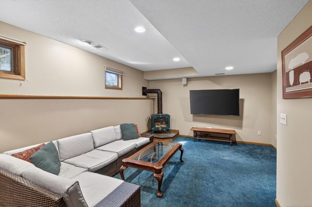 9585 72nd Street S, Cottage Grove, MN 55016