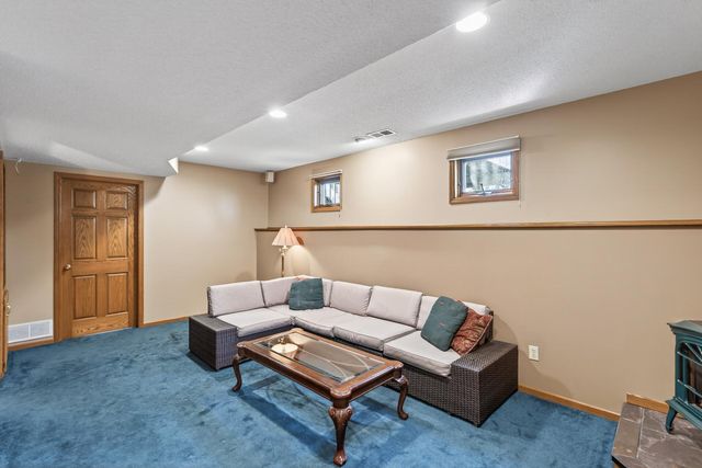 9585 72nd Street S, Cottage Grove, MN 55016