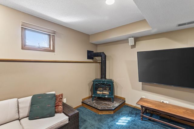 9585 72nd Street S, Cottage Grove, MN 55016