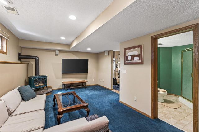 9585 72nd Street S, Cottage Grove, MN 55016