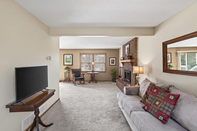 9585 72nd Street S, Cottage Grove, MN 55016