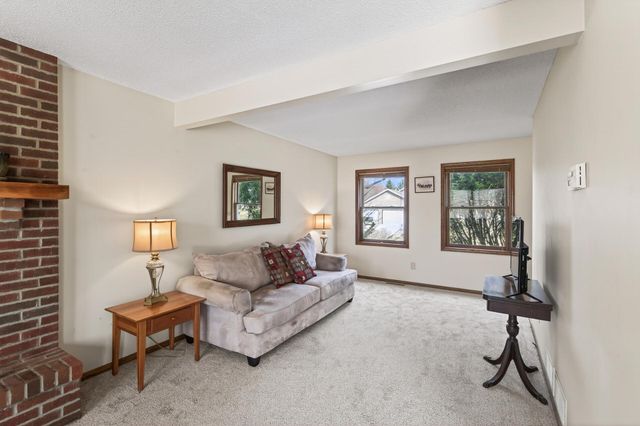 9585 72nd Street S, Cottage Grove, MN 55016