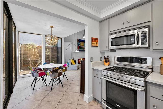 2389 E Miramonte Circle B, Palm Springs, CA 92264