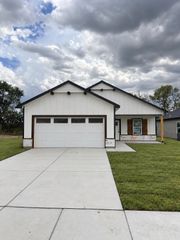 3631 E Bearsden St, Derby, KS 67037