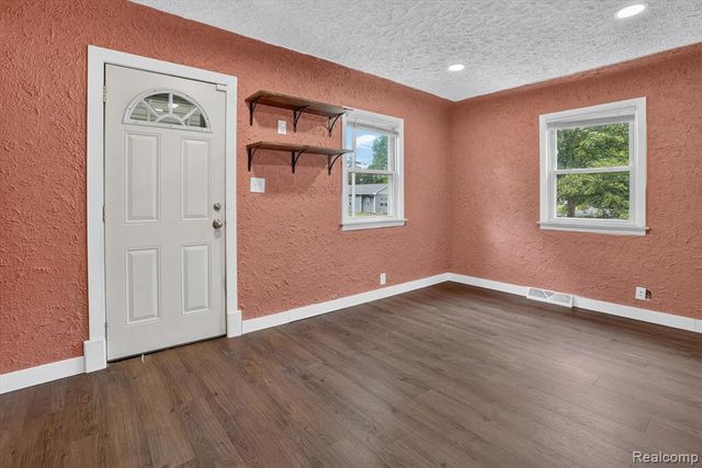 3901 Lowcroft Avenue, Lansing, MI 48910