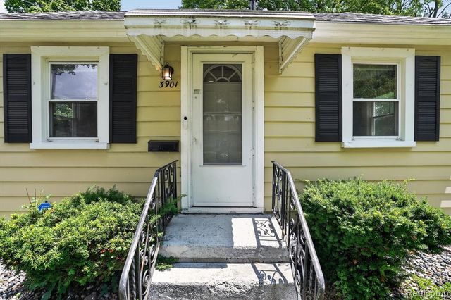 3901 Lowcroft Avenue, Lansing, MI 48910