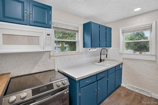 3901 Lowcroft Avenue, Lansing, MI 48910
