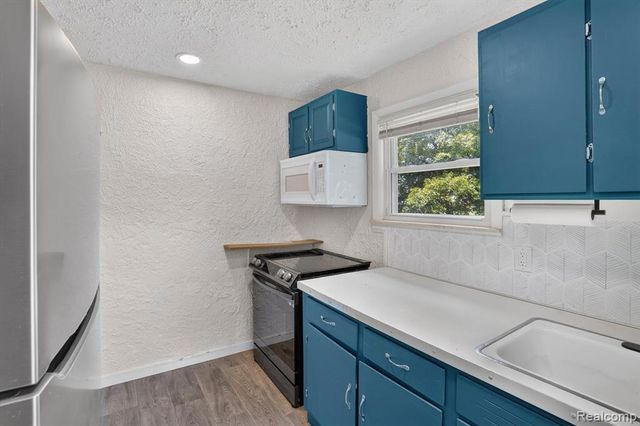 3901 Lowcroft Avenue, Lansing, MI 48910