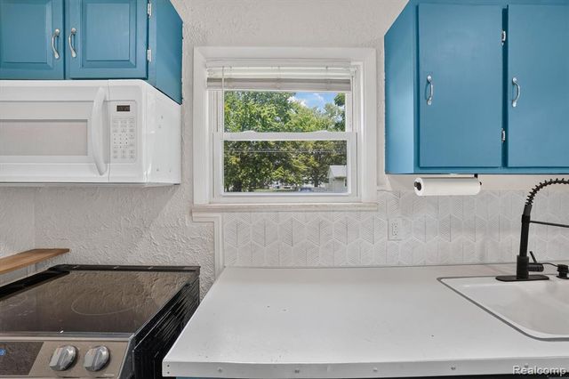 3901 Lowcroft Avenue, Lansing, MI 48910