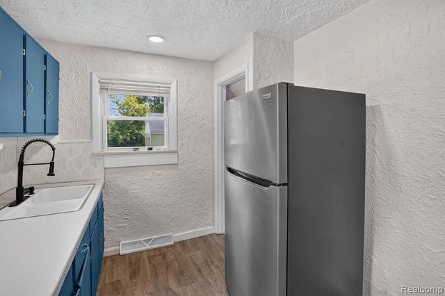 3901 Lowcroft Avenue, Lansing, MI 48910
