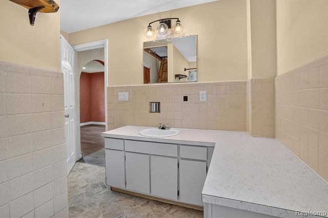 3901 Lowcroft Avenue, Lansing, MI 48910