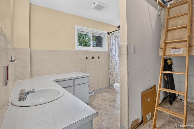 3901 Lowcroft Avenue, Lansing, MI 48910