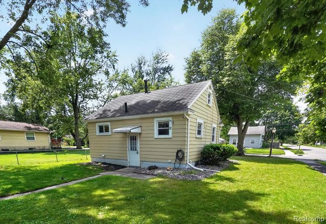 3901 Lowcroft Avenue, Lansing, MI 48910