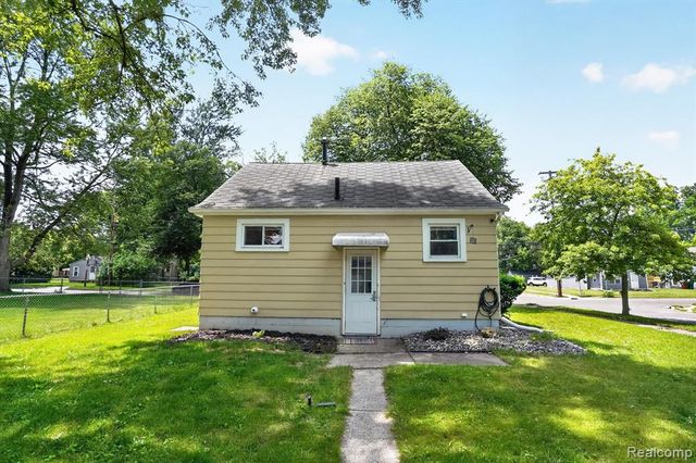 3901 Lowcroft Avenue, Lansing, MI 48910